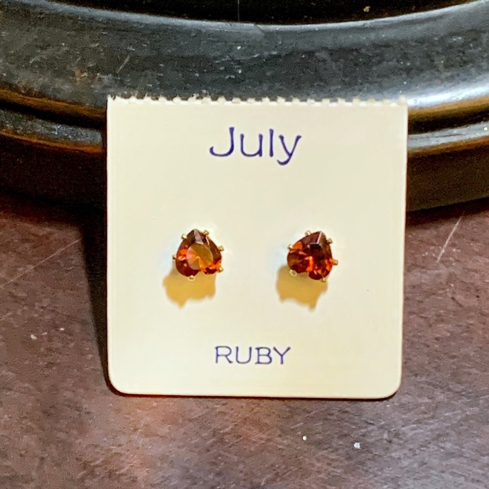 NWT ❤️Gold plated crystal heart studs for birthday -JULY